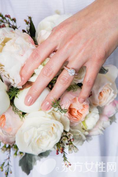 美甲與手捧花的絕美搭配 準新娘要get好