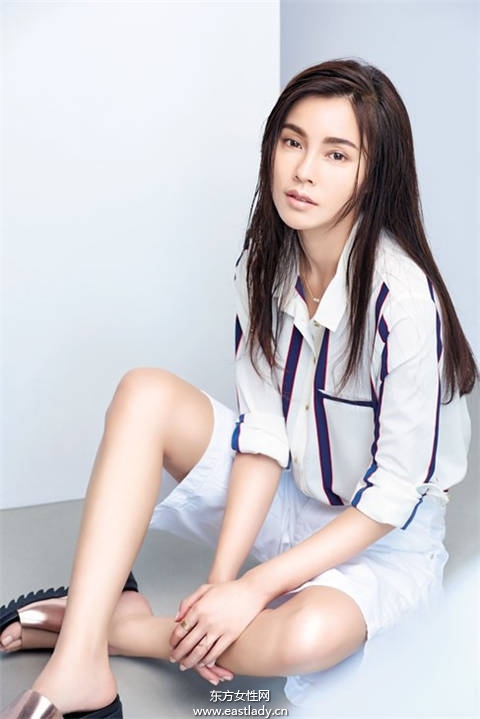 三款夏季最潮唇妝配時(shí)尚墨鏡 路人變潮人