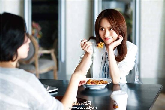 OL美唇4步驟 午后笑容恢復(fù)滿(mǎn)檔電力