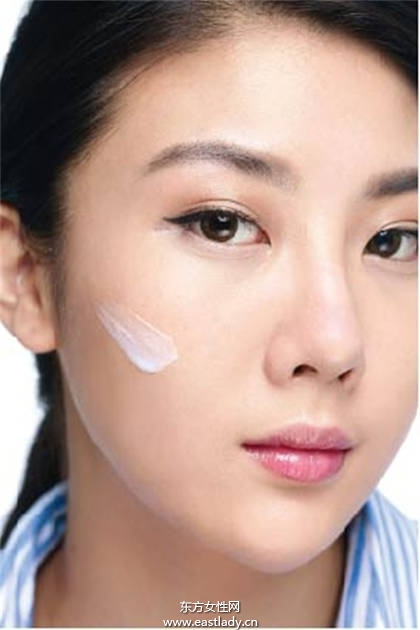 必學(xué) 脫胎換骨的神奇修容化妝術(shù)