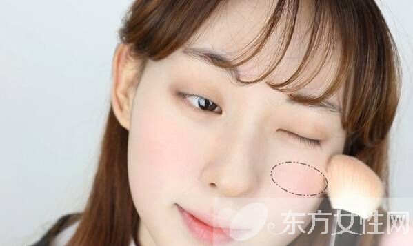 減齡扮嫩學(xué)生妝 簡(jiǎn)單修飾讓你青春氣息爆棚