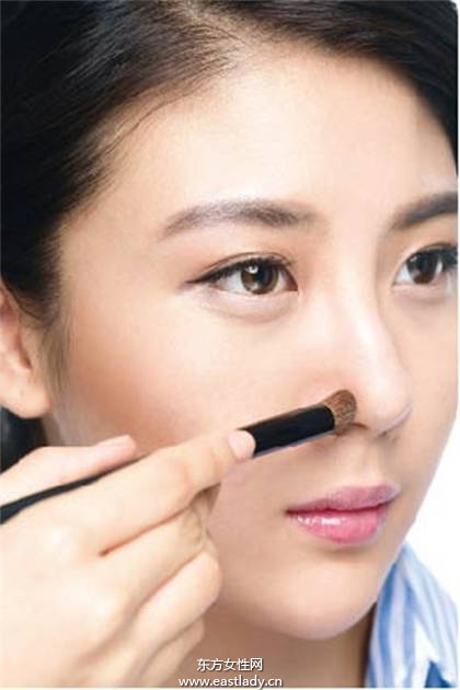 必學(xué) 脫胎換骨的神奇修容化妝術(shù)