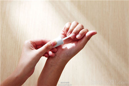 手把手教你正確卸甲 抵抗指甲老化