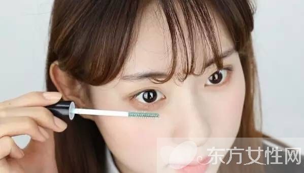 減齡扮嫩學(xué)生妝 簡(jiǎn)單修飾讓你青春氣息爆棚