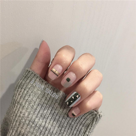 今秋最夯的美甲設(shè)計方案 每一款都很很棒的喲