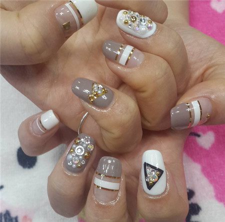 今秋最夯的美甲設(shè)計方案 每一款都很很棒的喲