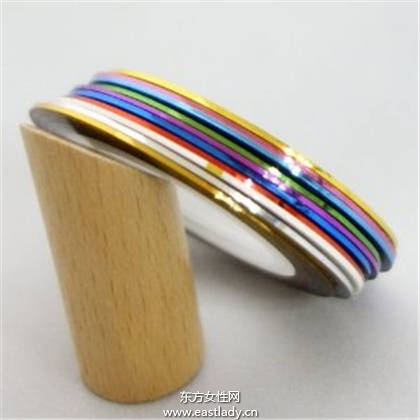 美甲教程之超炫金屬美甲設(shè)計(jì)