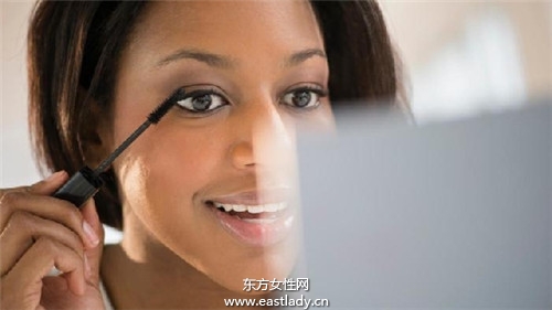 蜜粉可以讓睫毛更濃密  關(guān)于睫毛膏你該知道的10件事