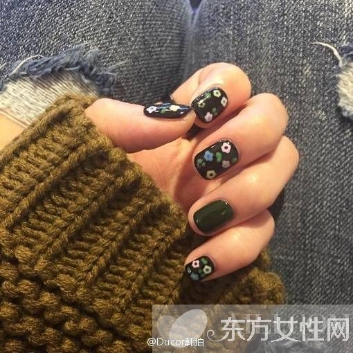 今年秋冬流行色 全在這些毛衣美甲里