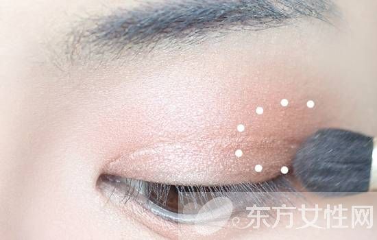 化新娘妝的六大步驟 5點(diǎn)事項(xiàng)需注意