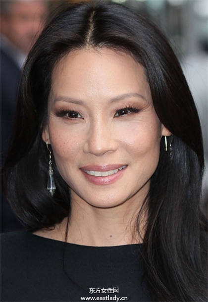 眼妝就應(yīng)該這樣畫 歐美女星親身示范不同眼型眼妝的畫法