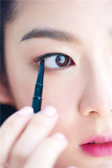 掌握4要點(diǎn)化出好感度爆棚云朵妝