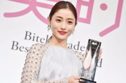 如何打造石原里美眼妝 手把手教你豆沙色眼影畫(huà)法