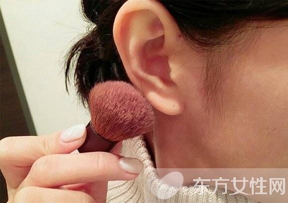 天后王菲幾年前玩過的＂耳朵腮紅＂成霓虹國(guó)新潮流