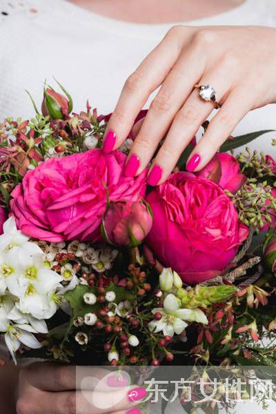 美甲與手捧花的絕美搭配 準新娘要get好