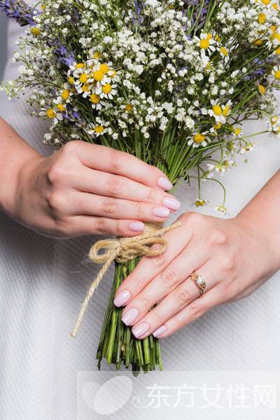 美甲與手捧花的絕美搭配 準新娘要get好