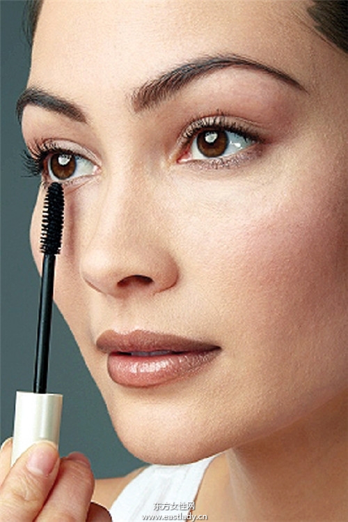 蜜粉可以讓睫毛更濃密  關(guān)于睫毛膏你該知道的10件事