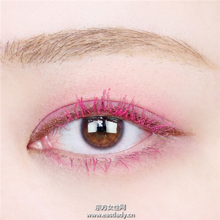 跟韓國彩妝達(dá)人學(xué)化妝 成韓妝百變女王