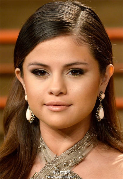 眼妝就應(yīng)該這樣畫 歐美女星親身示范不同眼型眼妝的畫法