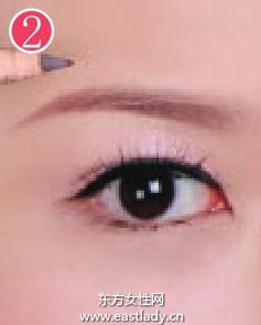 深邃迷人煙熏妝畫法 塑造女性嫵媚迷離美態(tài)