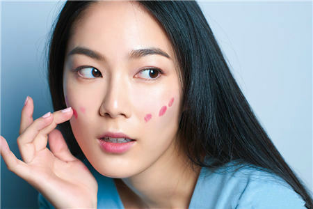 掌握4要點(diǎn)化出好感度爆棚云朵妝