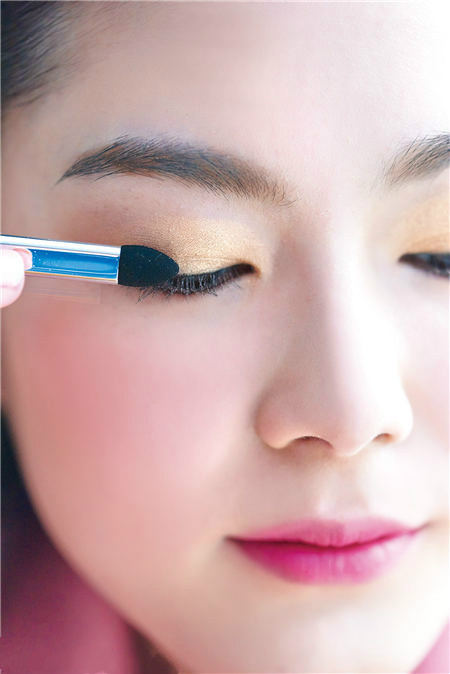 掌握4要點(diǎn)化出好感度爆棚云朵妝