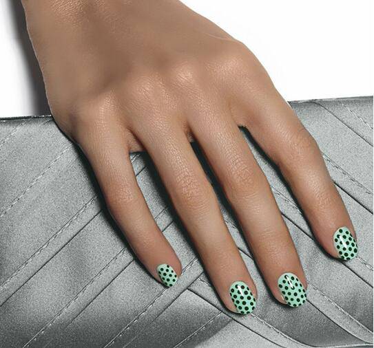 手黑的人美甲圖片推薦 既時(shí)尚又顯白的美甲方法