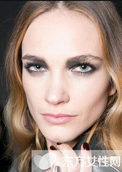 簡(jiǎn)約風(fēng)時(shí)尚美甲圖片大全 告別浮夸做低調(diào)小女人