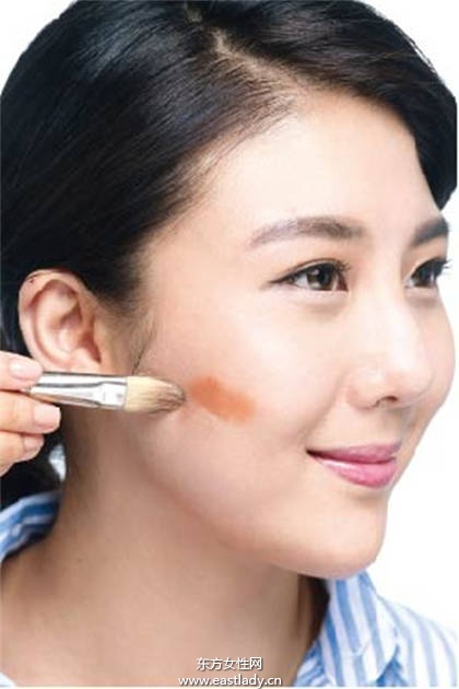 必學(xué) 脫胎換骨的神奇修容化妝術(shù)