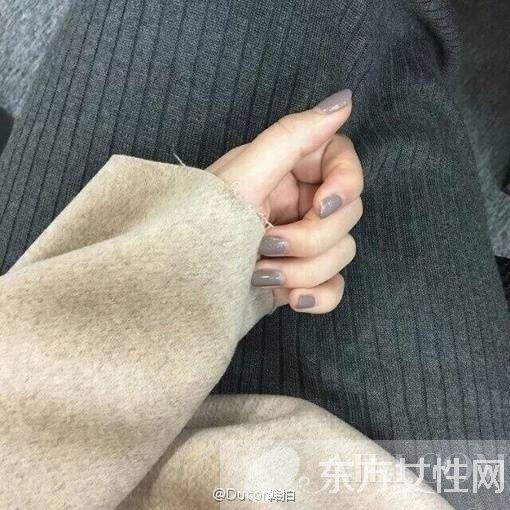 今年秋冬流行色 全在這些毛衣美甲里