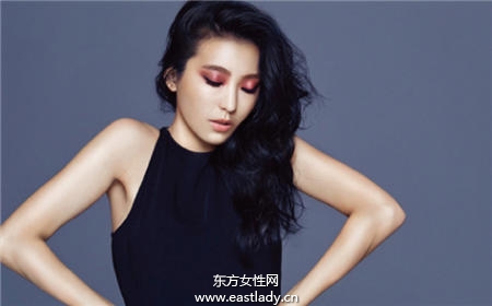 不是只有明星才能用酒紅色 簡單小技巧讓你輕松駕馭