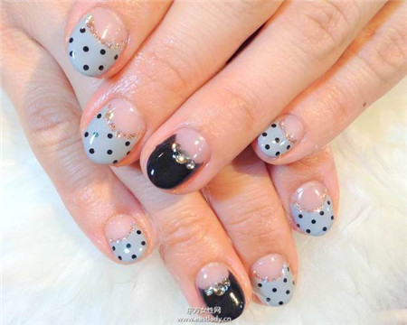 創(chuàng)可貼居家美甲好幫手 輕松在家DIY多種美甲款式