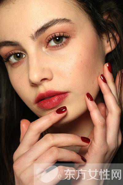 6個(gè)小技巧讓你的時(shí)尚美甲造型UPUPUP