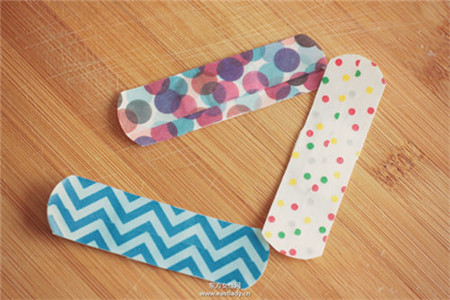 創(chuàng)可貼居家美甲好幫手 輕松在家DIY多種美甲款式