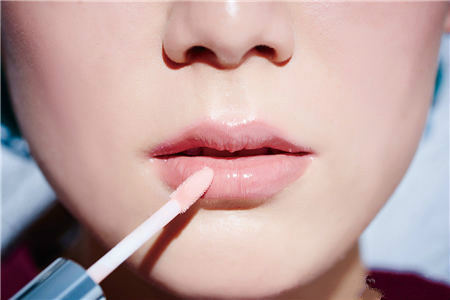 掌握4要點(diǎn)化出好感度爆棚云朵妝