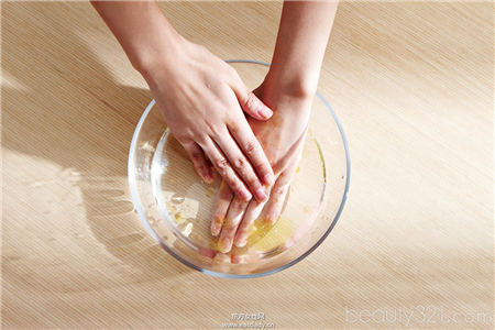 手把手教你正確卸甲 抵抗指甲老化