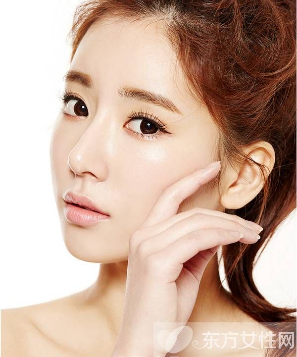 腮紅怎么打顯臉小 初學(xué)化妝的女生一定要看哦