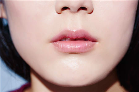 掌握4要點(diǎn)化出好感度爆棚云朵妝