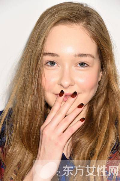 6個(gè)小技巧讓你的時(shí)尚美甲造型UPUPUP