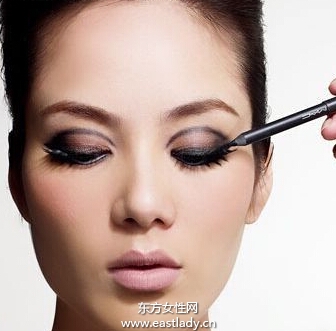 使眼眸生動又深邃的眼線畫法