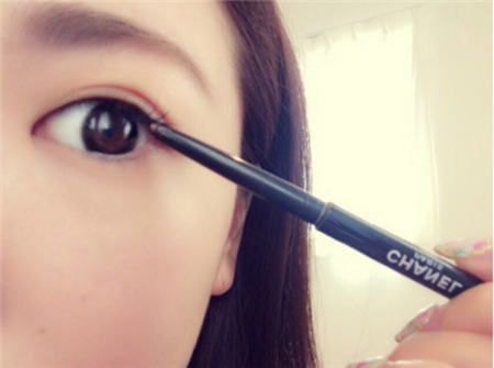 下垂眼線日韓女星必畫眼線