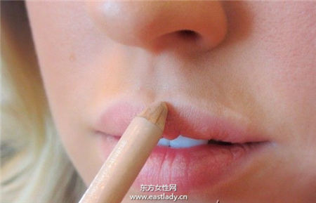 跟韓妞偷學(xué) 牛奶糖×蜜桃 妝容 萌感十足