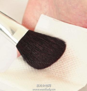 運(yùn)用陰影色塑造緊致小臉