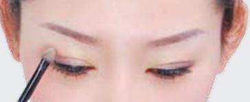 描繪眼影重在手法
