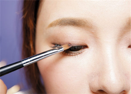 膚色分冷暖 眼妝畫法大不同