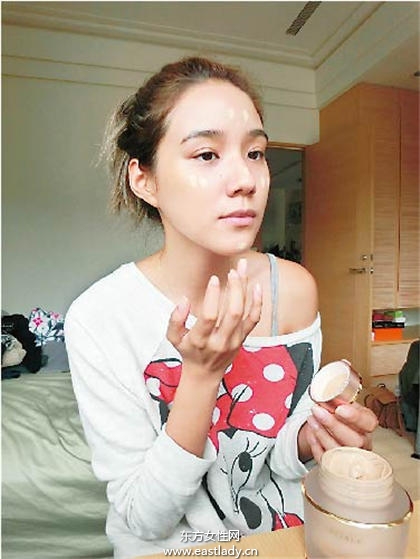 美妝達(dá)人分享偽素顏化妝技巧