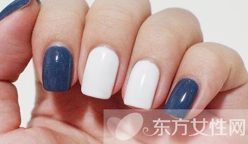 時(shí)尚的暈染美甲自然少不了寶藍(lán)色