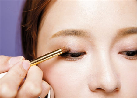 膚色分冷暖 眼妝畫法大不同