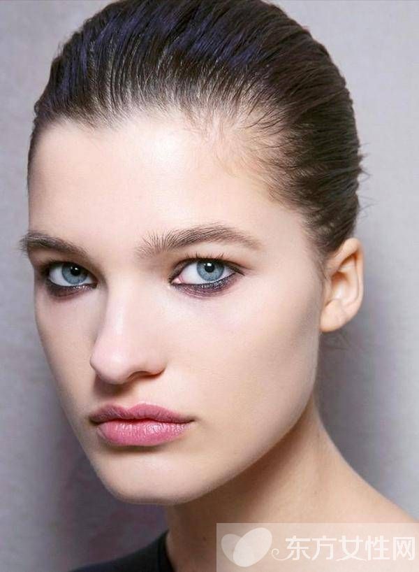 2016秋季彩妝趨勢預(yù)告 跟著這樣畫準(zhǔn)沒錯(cuò)