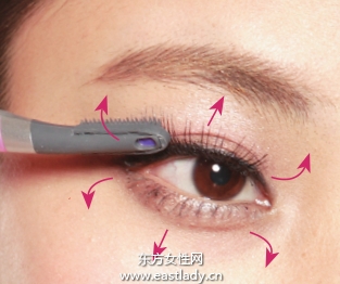 用睫毛夾提升睫毛卷翹度